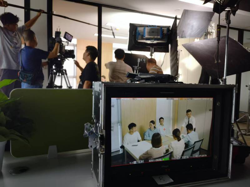 方城县TVC拍摄公司：科技产品视觉化大师，诠释未来感与功能美学
